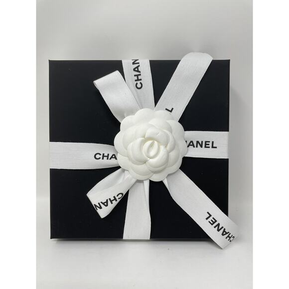 Chanel Pearl CC Chocker Necklace NWOT - Picture 3 of 11